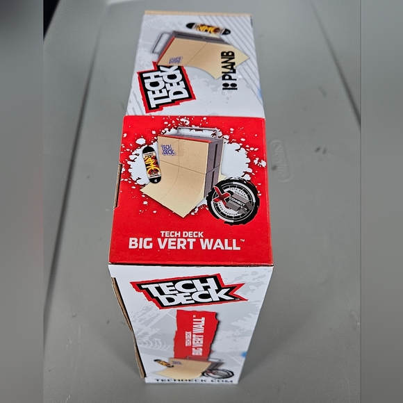 Tech Deck Big Vert Wall Customizable Skate Park Ramp with Skaterboard Toy Set - Picture 2 of 4